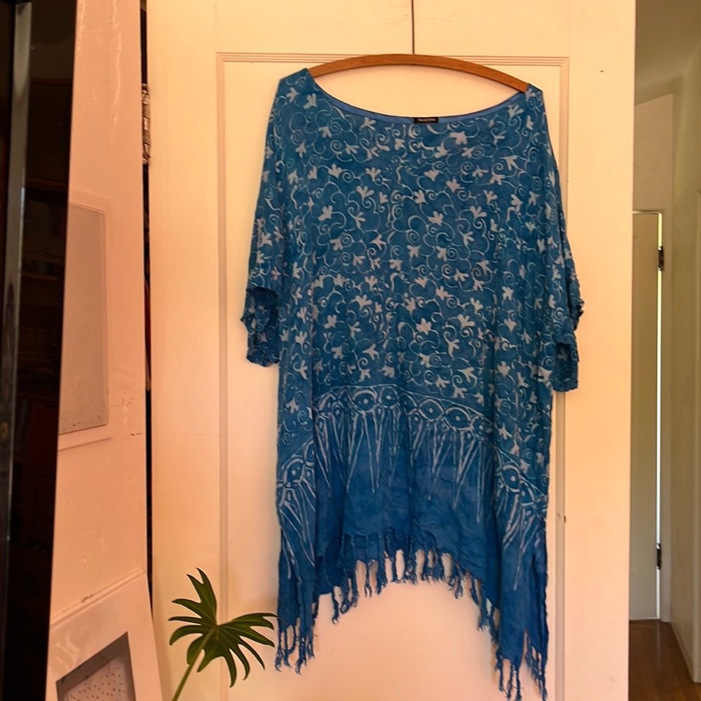 Batik Fans lightweight knit T-Shirt.